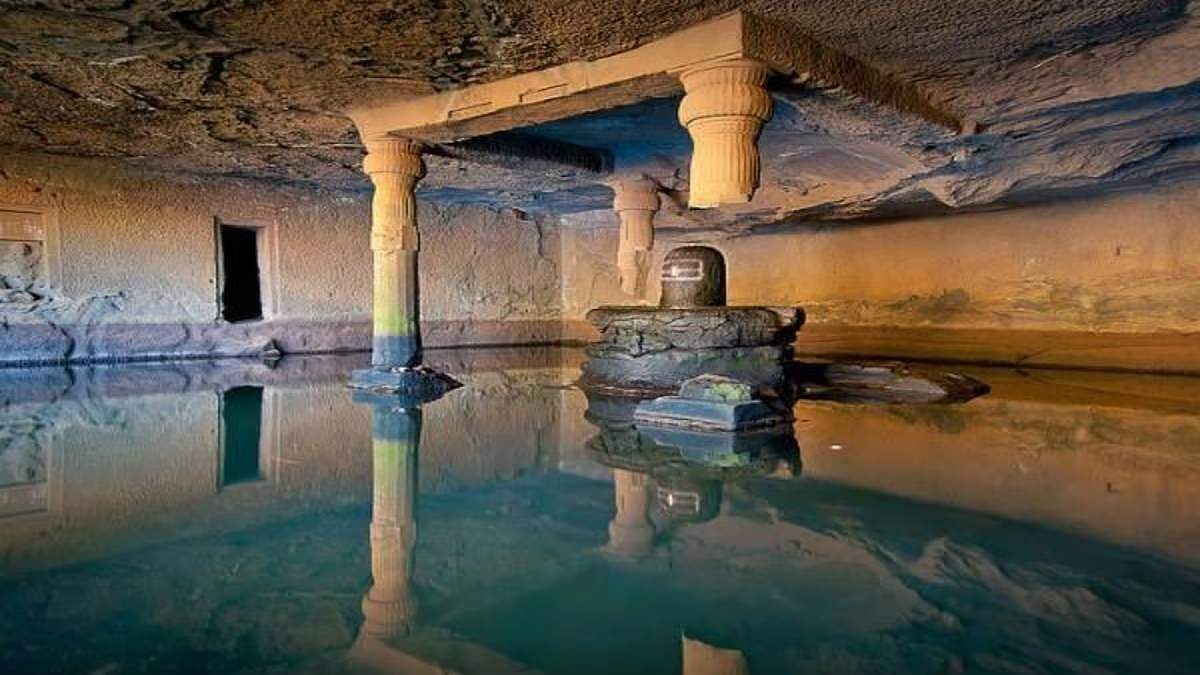 મહારાષ્ટ્રમાં કેદારેશ્વર ગુફા મંદિર