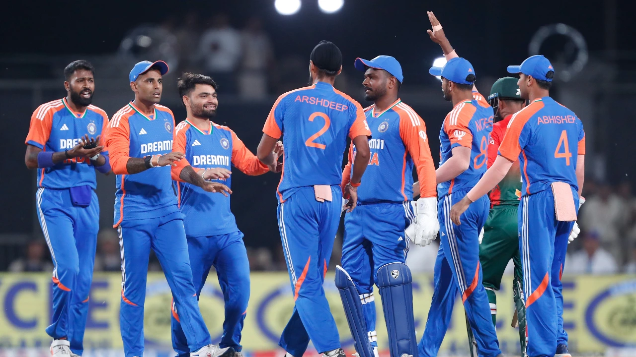 ભારત T20 સ્ક્વોડ 2025 - સંપૂર્ણ ટીમ અને નવીનતમ પસંદગીઓ | ક્રિકેટ એડિક્ટ
