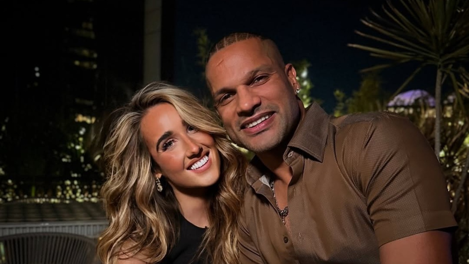 ટીમ ઈન્ડિયાના 3 છૂટાછેડા લીધેલા ક્રિકેટરો, જેઓ ટૂંક સમયમાં લગ્ન કરશે, પોતાને માટે નવી ગર્લફ્રેન્ડ મળી 14 કોણ છે શિખર ધવનની નવી ગર્લફ્રેન્ડ સોફી શાઈન, જાણો કેવી રીતે તેમની મુલાકાત પ્રેમમાં બદલાઈ શિખર ધવનની ગર્લફ્રેન્ડ સોફી શાઈન કોણ છે? જાણો કેવી રીતે તેમની મુલાકાત પ્રેમમાં પરિણમી,