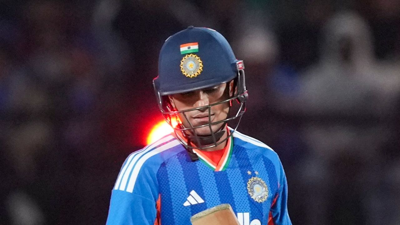 શુબમન ગિલને ટીમ ઈન્ડિયામાંથી કેમ પડતો મૂકવામાં આવ્યો? કોચ ગંભીરે સવાલ 5 પર પોતાની પ્રતિક્રિયા આપી શુબમન ગિલને ટીમ ઈન્ડિયામાંથી કેમ પડતો મૂકવામાં આવ્યો? આ સવાલ પર કોચ ગંભીરે પોતાની પ્રતિક્રિયા આપી