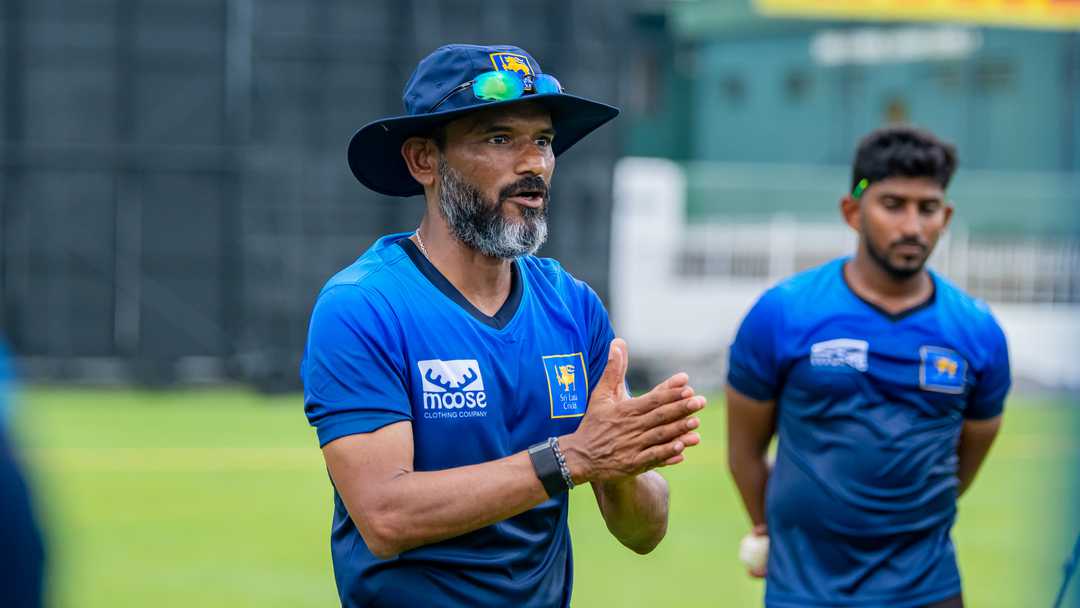 શ્રીલંકન ટીમના ફિલ્ડિંગ કોચ બન્યા આર શ્રીધર, આ પહેલા ઘણા વર્ષો સુધી ટીમ ઈન્ડિયા માટે આ ભૂમિકા ભજવી હતી. શ્રીધરનો-કાર્યકાળ-મેન્સ-ટી-20-વર્લ્ડ કપ-આગામી-વર્ષ-ના-અંત સુધી-ચાલશે