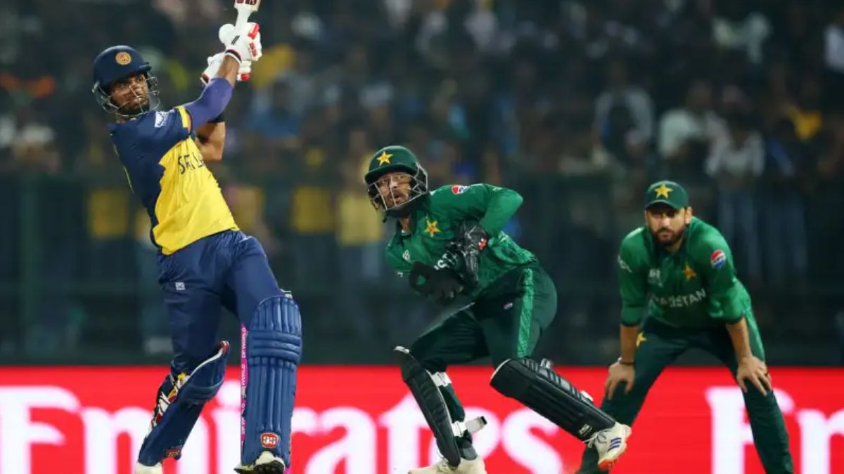 મેદાનની બહાર શરમજનક ઘટના, પાકિસ્તાની પ્રશંસકે શ્રીલંકાના સમર્થક પર ઉઠાવ્યો હાથ, વીડિયો થયો વાયરલ 31 પાકિસ્તાન vs શ્રીલંકા