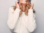 જો તમે શિયાળામાં સ્વેટર સાથે સ્ટાઇલિશ દેખાવા માંગો છો, તો તમારી હેરસ્ટાઇલ આ રીતે બનાવો, તમને આકર્ષક દેખાવ મળશે.