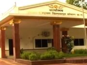 કમિશનરે ત્રણ દિવસ પહેલા સસ્પેન્ડ કરાયેલા સબ રજીસ્ટ્રારને પુનઃસ્થાપિત કર્યા, આદિવાસીની જમીન બિન-આદિવાસીઓને વેચવાનો મામલો છે.