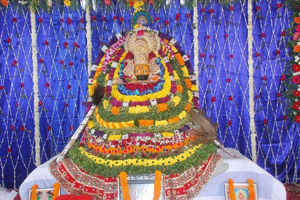 ખાટુ શ્યામ મંદિર કુંડ ખાટુ શ્યામ મંદિર નજીક કુંડમાં સ્નાન