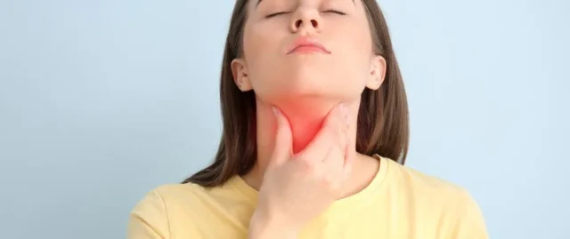 8_Thyroid_Cancer_Symptoms_in_Fem.webp.webp