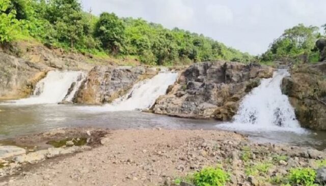 Narmada-district-Nandod-waterfall.jpg