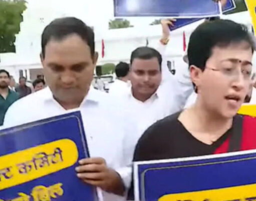 દિલ્હી એસેમ્બલીમાં ‘હેંગિંગ હાઉસ’ પર રાજકીય હંગામો ફાટી નીકળ્યો! આતિશીને મજબૂત હંગામો વચ્ચે કેમ ઘરની બહાર હતી?