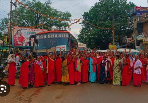 Mitanin-Sangh-strike-administration-stopped-Mitanins-coming-to-surround-Chief-Ministers-residence-bl.jpeg