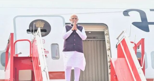 PM-Modi-arrives-in-Raipur.jpg