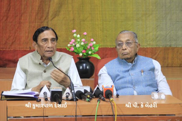 શ્રી-કુમારપાળ-દેસાઈ.jpg