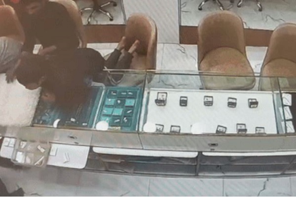 Theft-in-a-jewelry-shop.jpg