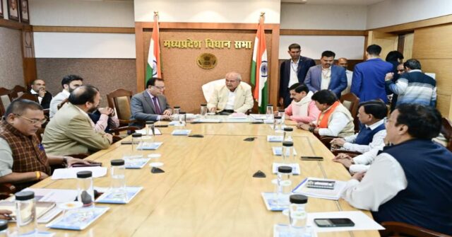 Speaker-held-meeting-in-Assembly.jpg