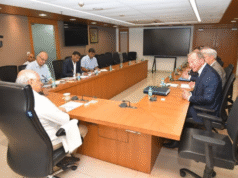 મુખ્યમંત્રી શ્રી ભૂપેન્દ્ર પટેલ, લક્ઝમબર્ગના ગ્રાન્ડ ડચીના નાણામંત્રી શ્રી ગિલિસ રોથ અને પ્રતિનિધિમંડળના સૌજન્યથી