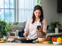 કિચન હેક્સઃ ફ્રીજમાં રાખવામાં આવેલા આ ફળો તમારા સ્વાસ્થ્યના દુશ્મન બની શકે છે. સ્વાદ અને પોષણ બચાવવા માટે તેમને સંગ્રહિત કરવાની યોગ્ય રીત જાણો.