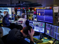 ટ્રમ્પનો મોટો નિર્ણય! વોલ સ્ટ્રીટ પર 15% વૈશ્વિક ટેરિફને કારણે ડાઉ જોન્સ 800 પોઈન્ટ નીચે, દલાલ સ્ટ્રીટ પણ મુશ્કેલીમાં