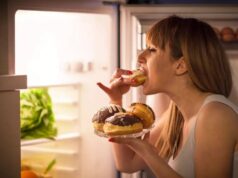 તમારે રાત્રે ફ્રીજ ખોલીને ખાવું પડી શકે છે. સ્થૂળતાની સાથે, તમારો મોડી રાતનો નાસ્તો આ 3 ગંભીર બીમારીઓને જન્મ આપે છે.