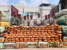 તેઓ કન્ટેનરમાં ભરીને રૂ.5 કરોડના ગાંજાની દાણચોરી કરતા હતા, કબીરધામ પોલીસે બાતમીના આધારે તેને પકડી પાડ્યો હતો.