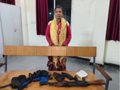 મહિલા નક્સલવાદી માસે બારસાએ કાંકેરમાં AK-47 સાથે આત્મસમર્પણ કર્યું