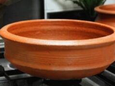 માટીના વાસણની સફાઈ: માસ્ટર શેફ પંકજ ભદૌરિયાએ આ અદ્ભુત દેશી હેકને કહ્યું હતું તેમ જૂના માટીના વાસણોને નવા જેવા ચમકાવો.