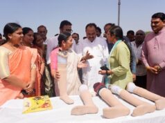 પીએમ મોદીની પ્રેરણાથી કેન્દ્રીય મંત્રી શ્રીમતી નિમુબેન બાંભણીયાની અધ્યક્ષતામાં ભાવનગર બોટાદ જિલ્લાના 2636 જેટલા વિકલાંગોને રૂ. 3.88 કરોડના સાધન સહાયનું વિતરણ કરવામાં આવ્યું હતું