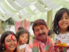 મનોજ તિવારીએ પરિવાર સાથે રમી હોળી, શેર કરી સુંદર તસવીરો