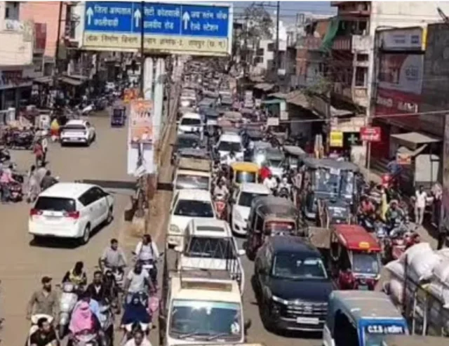 Entry-of-light-cargo-vehicles-prohibited-during-evening-peak-hours-in-Raipur.webp.webp