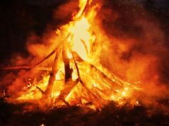 હોળીની ઝાળ કઈ દિશામાં છે, તેનુ અવલોકન કરીને વર્ષ કેવું જશે એનો વરતારો નક્કી થશે