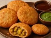 ‘ક્રિસ્પી પોટેટો કચોરી, ક્રિસ્પીનેસ અને પરફેક્ટ સ્ટફિંગ ટિપ્સ જેવા હલવાઈના સિક્રેટ ફોર્મ્યુલાની નોંધ લો.