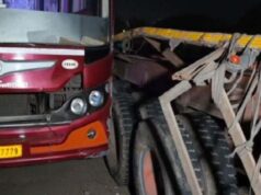 જેતપુરના નવાગઢ નજીક બસની ટક્કરથી ટ્રેલરે રોડ સાઈટ પર પલટી ખાતા બેના મોત